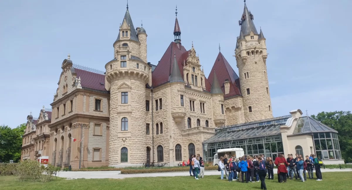 Wycieczki szkolne w Bielsku-Białej. Przygoda, edukacja, relaks. Biuro Podróży Bartek Józef Jonkowski 