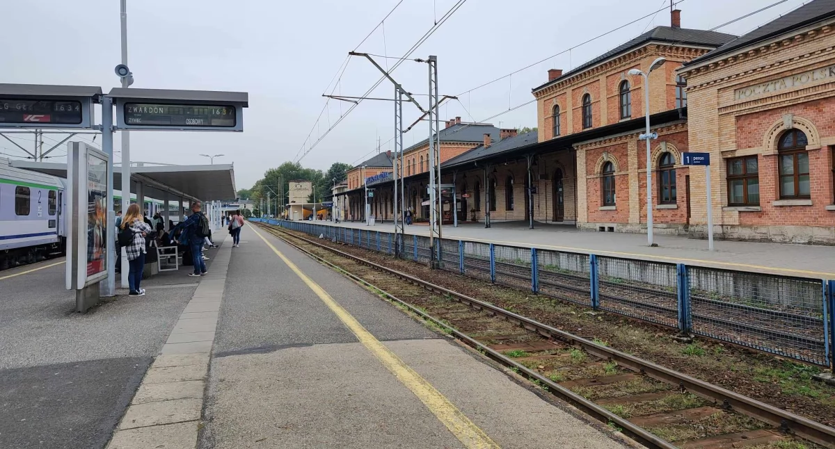 Komunikaty głosowe na bielskim dworcu są niezrozumiałe. Radna interweniuje