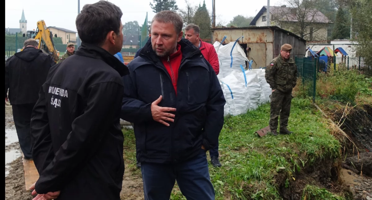 Wizyta ministra Kierwińskiego w powiecie bielskim. Ocena skutków powodzi