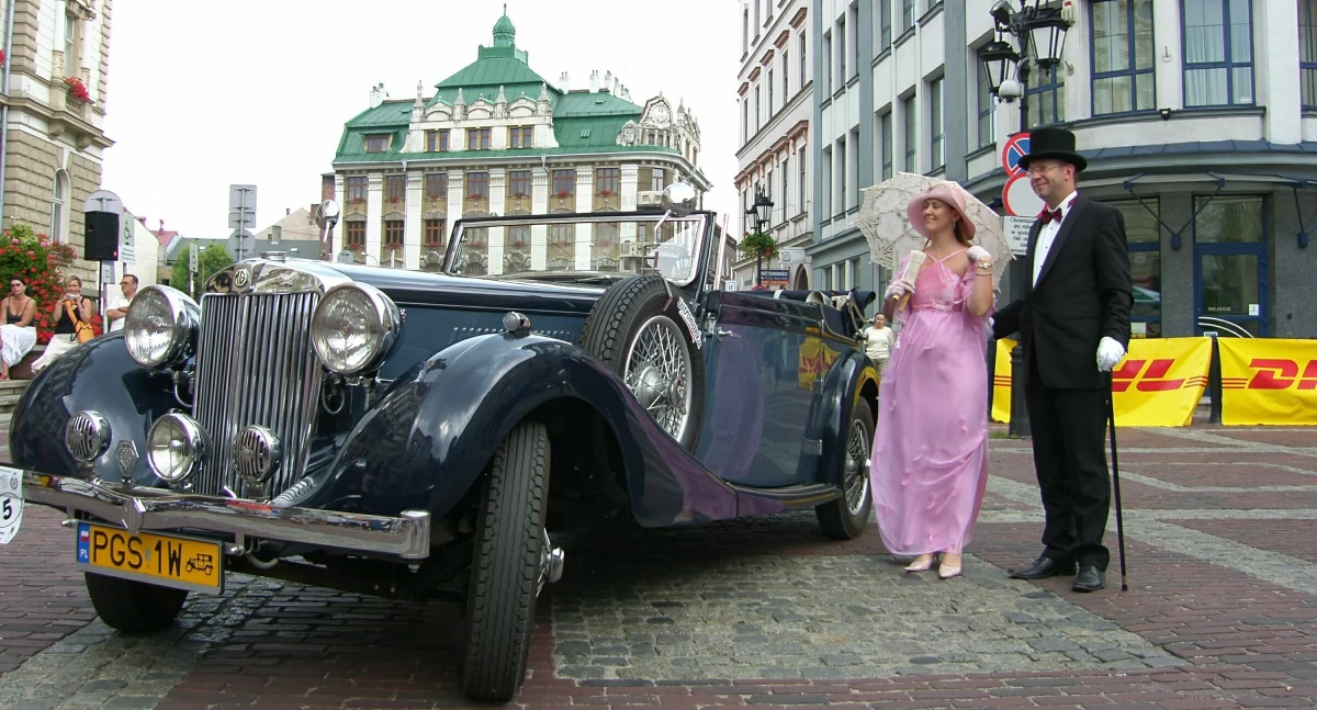 Zabytkowe perełki motoryzacji zawitają do Bielska-Białej. Pokaz na placu Wojska Polskiego