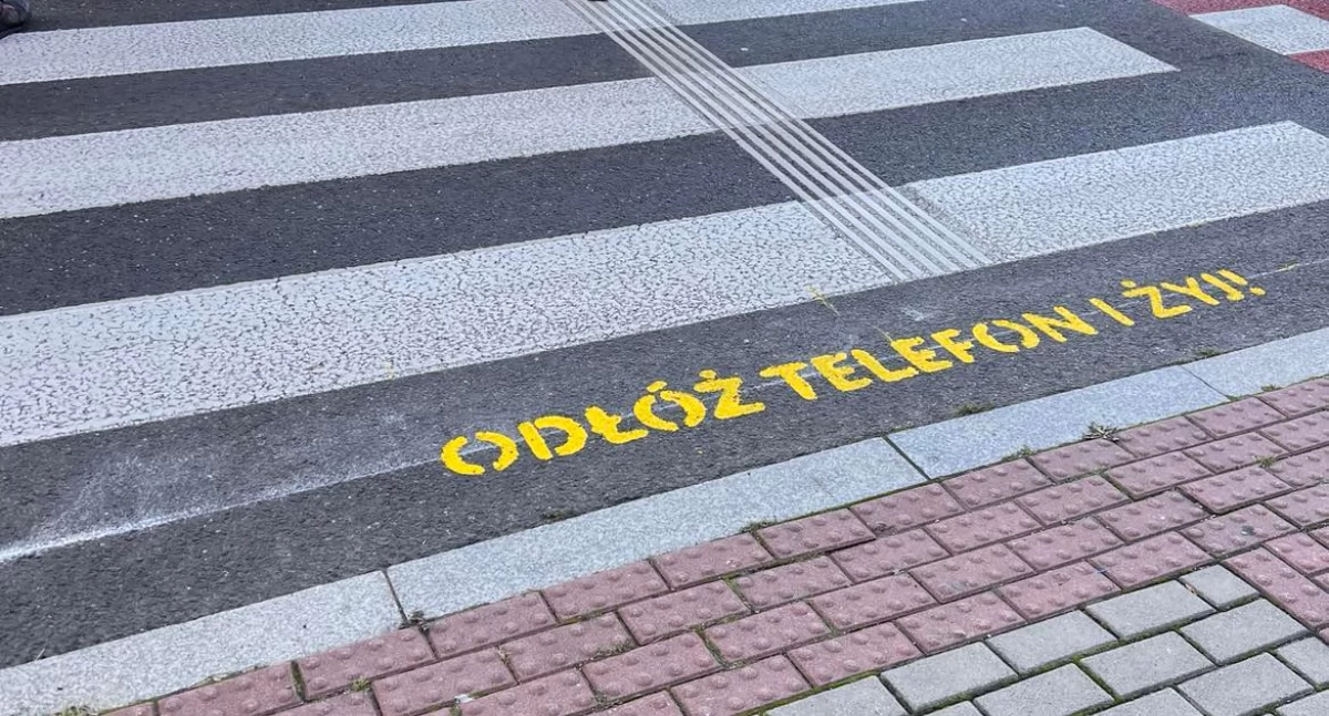 Cieszyn walczy o bezpieczeństwo pieszych. Na przejściach pojawiły się napisy