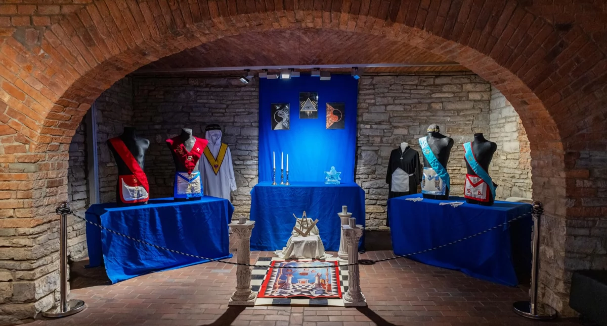 Przemiany materii i tajemnice masonów w podziemiach Willi Sixta