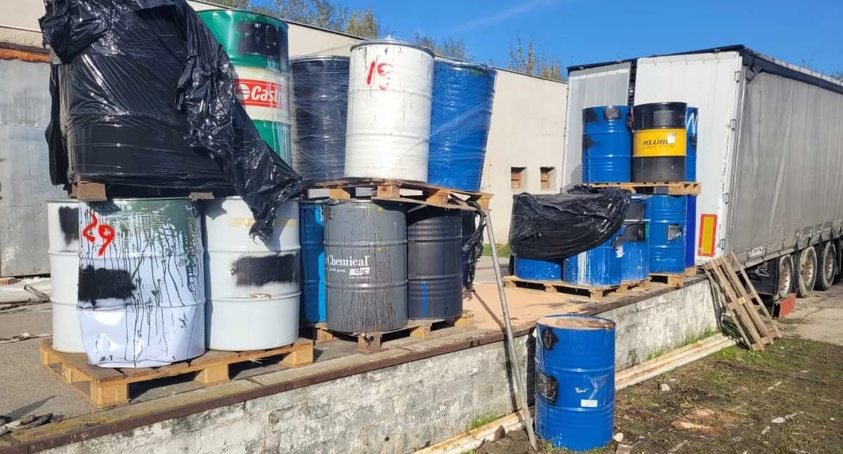Mieszkaniec Skoczowa zatrzymany za nielegalny transport odpadów niebezpiecznych