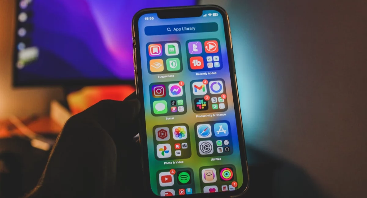 Smartfon jako narzędzie pracy i rozrywki – jak w pełni wykorzystać jego możliwości?