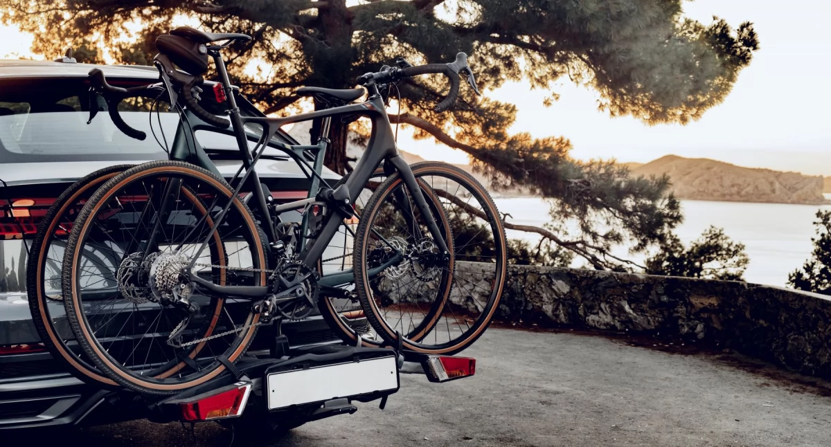 Transport rowerów samochodem. Przepisy, porady i najlepsze bagażniki