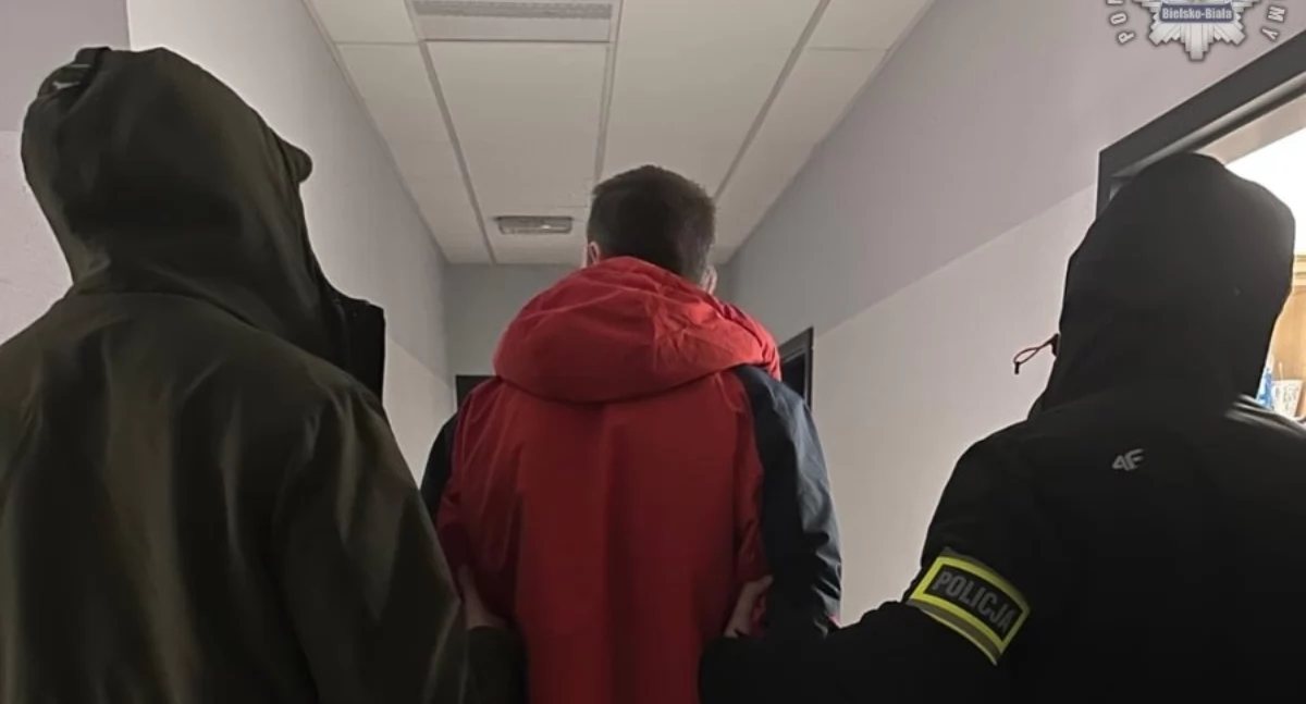 Policjanci z Bielska-Białej zatrzymali ukrywającego się od 14 lat przestępcę