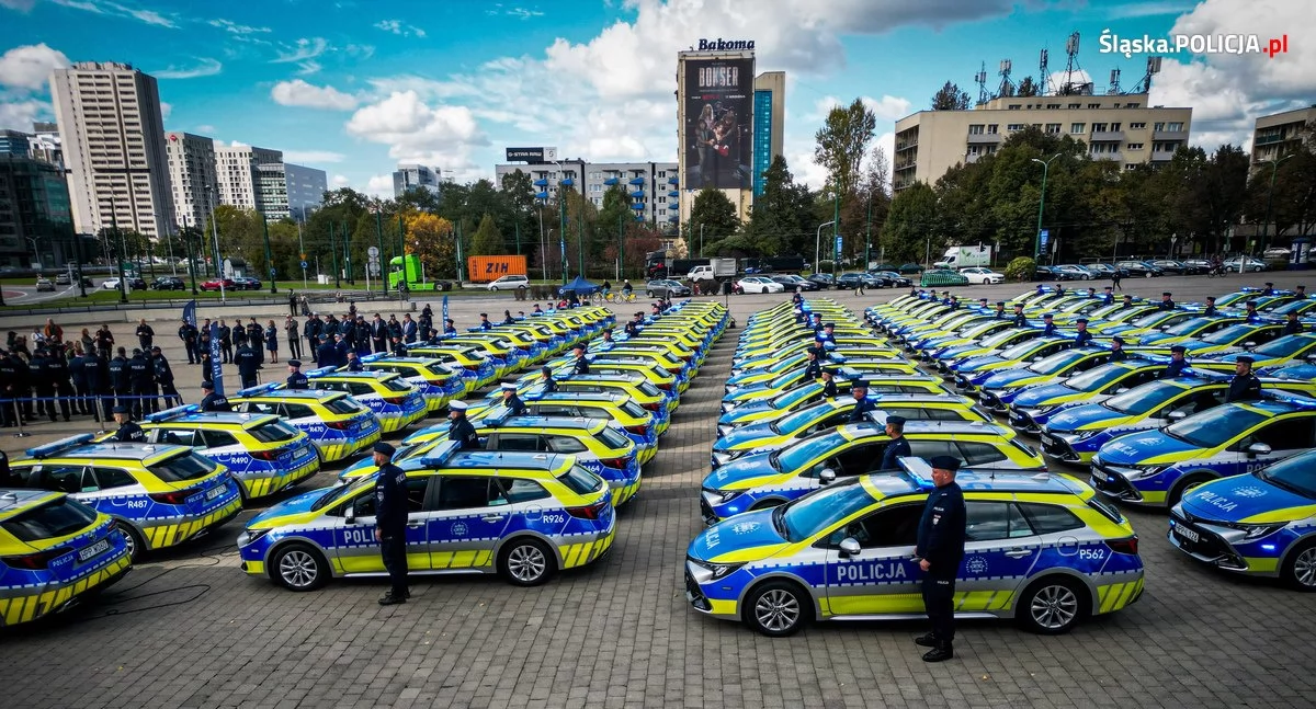 Rekordowa inwestycja w policję województwa śląskiego. 324 nowe radiowozy na drogach 