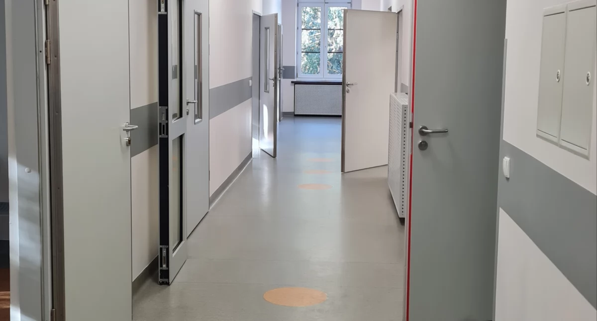 Inwestycja w zdrowie psychiczne dzieci: szpital w Bielsku-Białej z nowym oddziałem i ogrodem