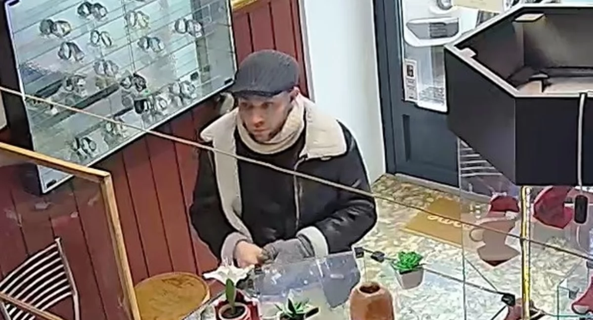  Zuchwałe kradzieże biżuterii w trzech miastach. Policja poszukuje sprawcy