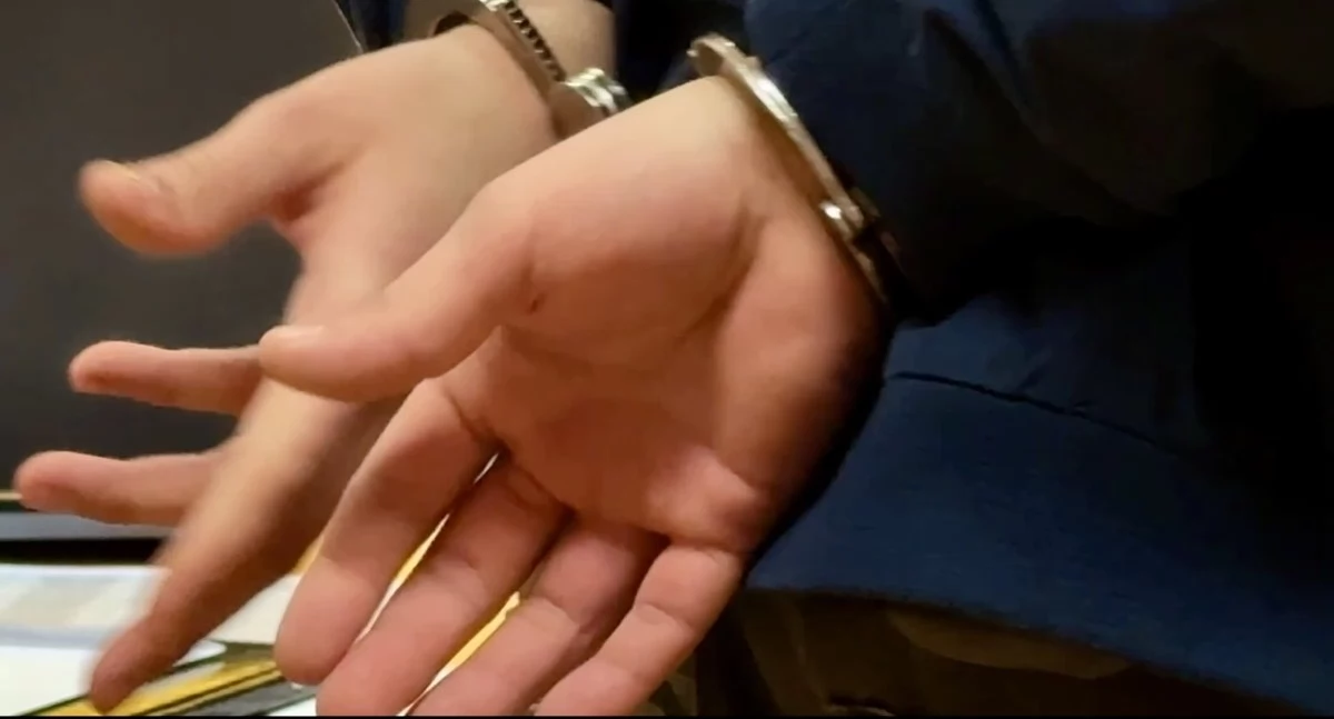 Agresywny mężczyzna spowodował obrażenia u policjantki. Zarzuty i areszt