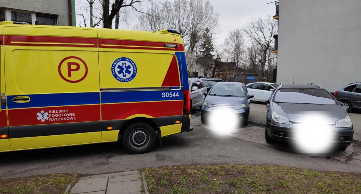 Zablokowali karetkę co utrudniło udzielenie pomocy w Komorowicach 
