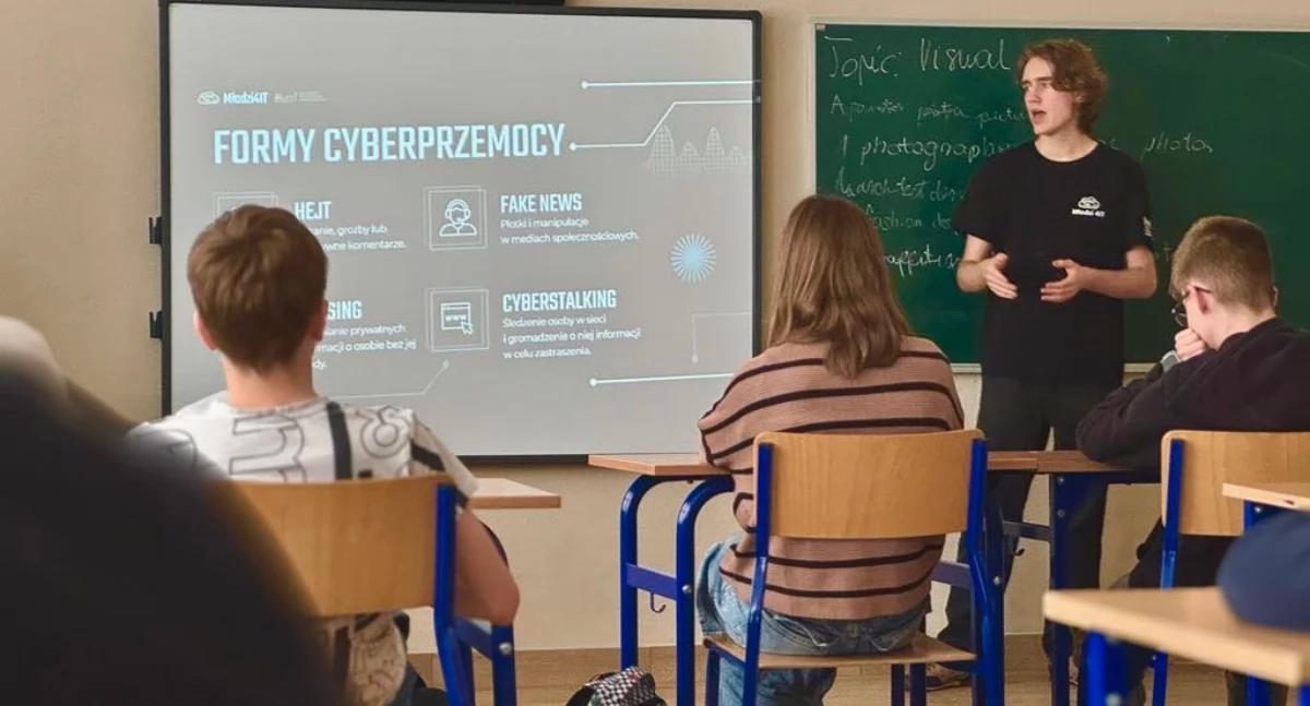 Młodzi 4IT: Jak nie dac się złapać w sieci. Spotkania w bielskich szkołach
