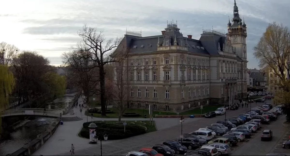 Utrudnienia w centrum miasta. Plac Ratuszowy z ograniczeniami parkingowymi z powodu organizacji wydarzeń 