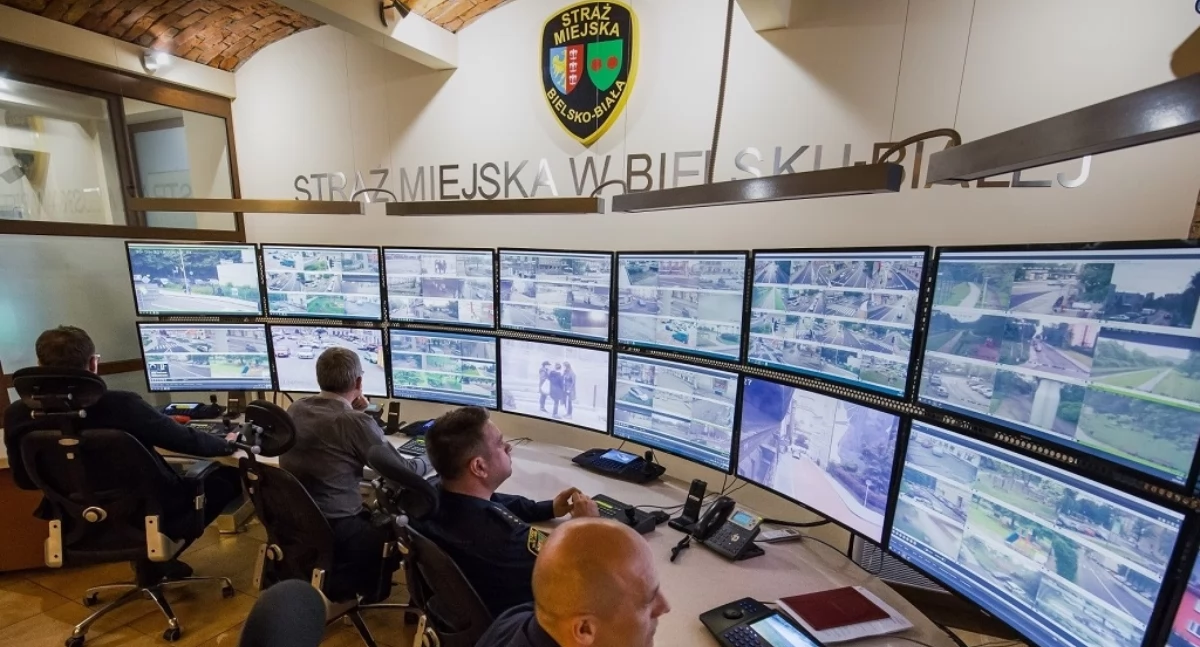 Wandal zatrzymany na gorącym uczynku.Zniszczył siłownię plenerową i próbował ucieczki