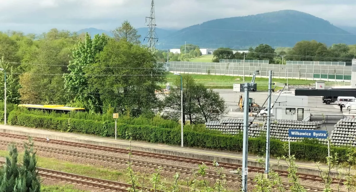 Modernizacja linii kolejowej Nr 139, na trasie Wilkowice - Żywiec - Zwardoń. Przez kilka miesięcy będzie obowiązywać autobusowa komunikacja zastępcza