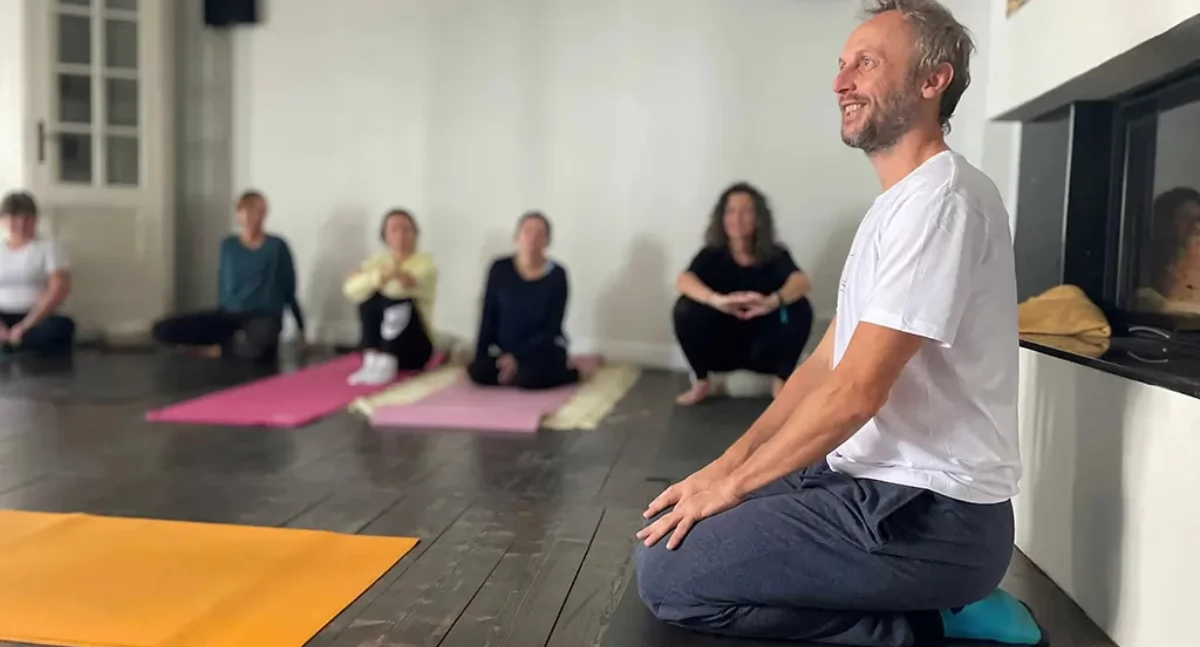 Joga na dachu Cavatina Hall. Wyjątkowe zajęcia na świeżym powietrzu