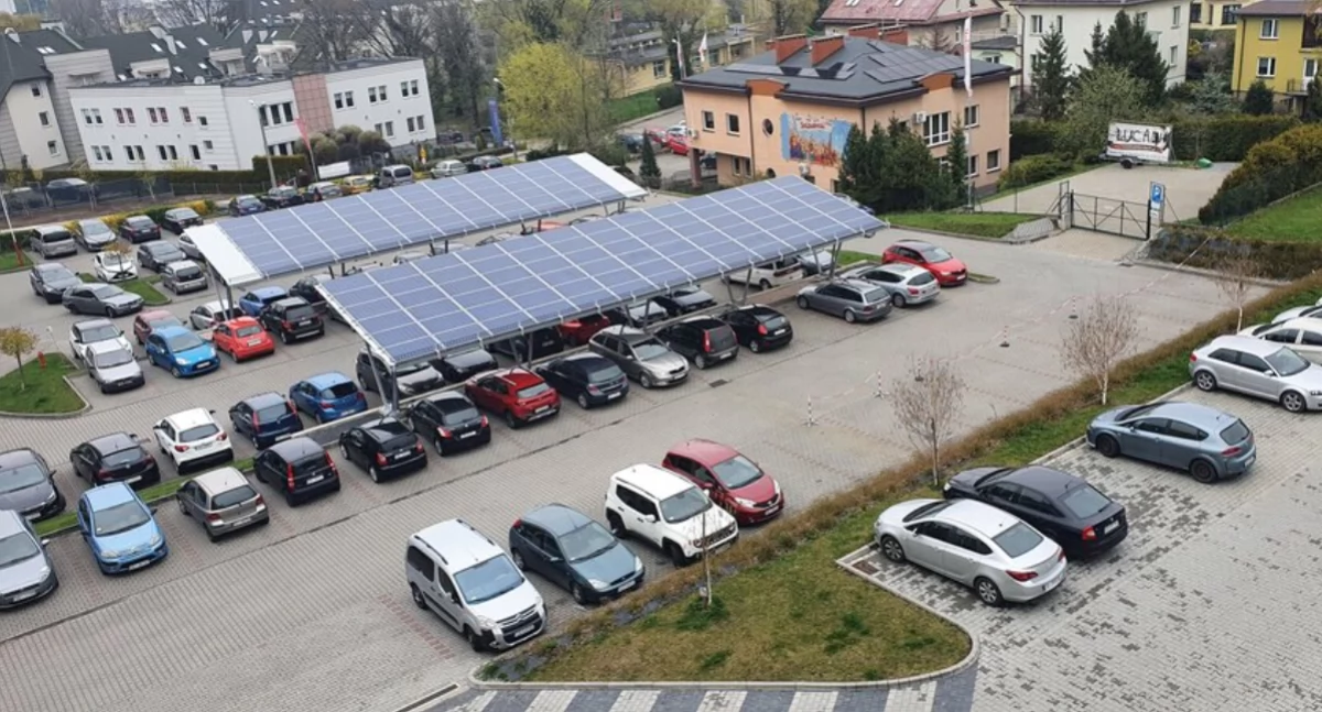 Powiat Bielski zainwestuje w  17 instalacji fotowoltaicznych do 2026 roku