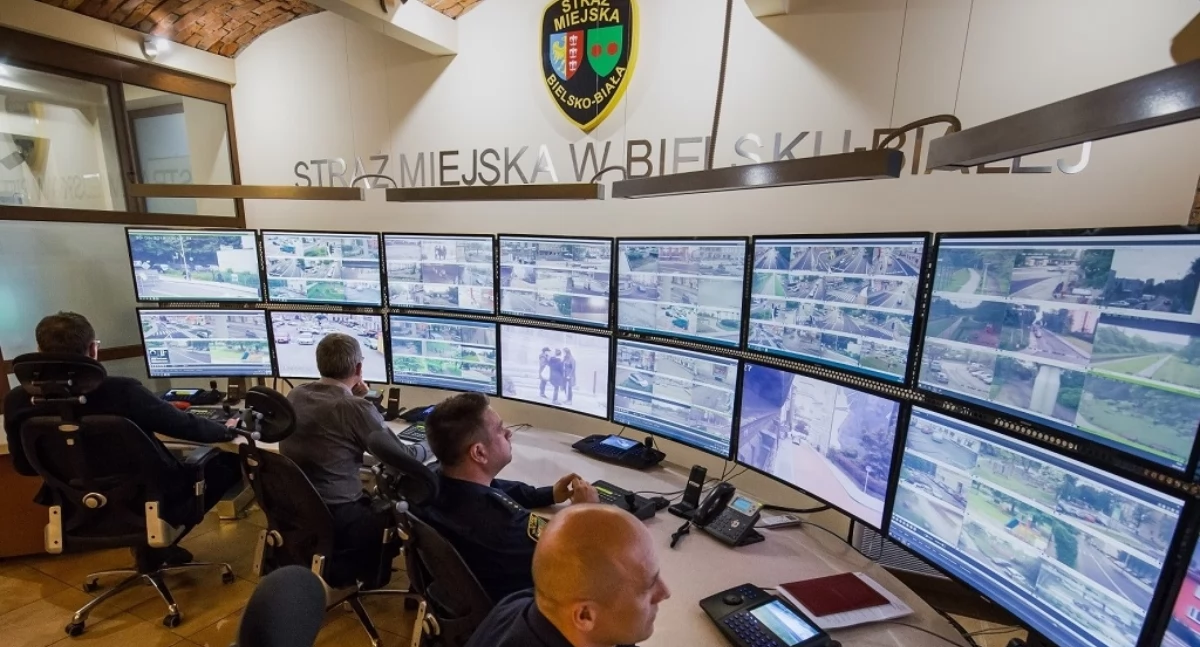 Kupił alkohol nieletnim. Zareagował operator miejskiego monitoringu