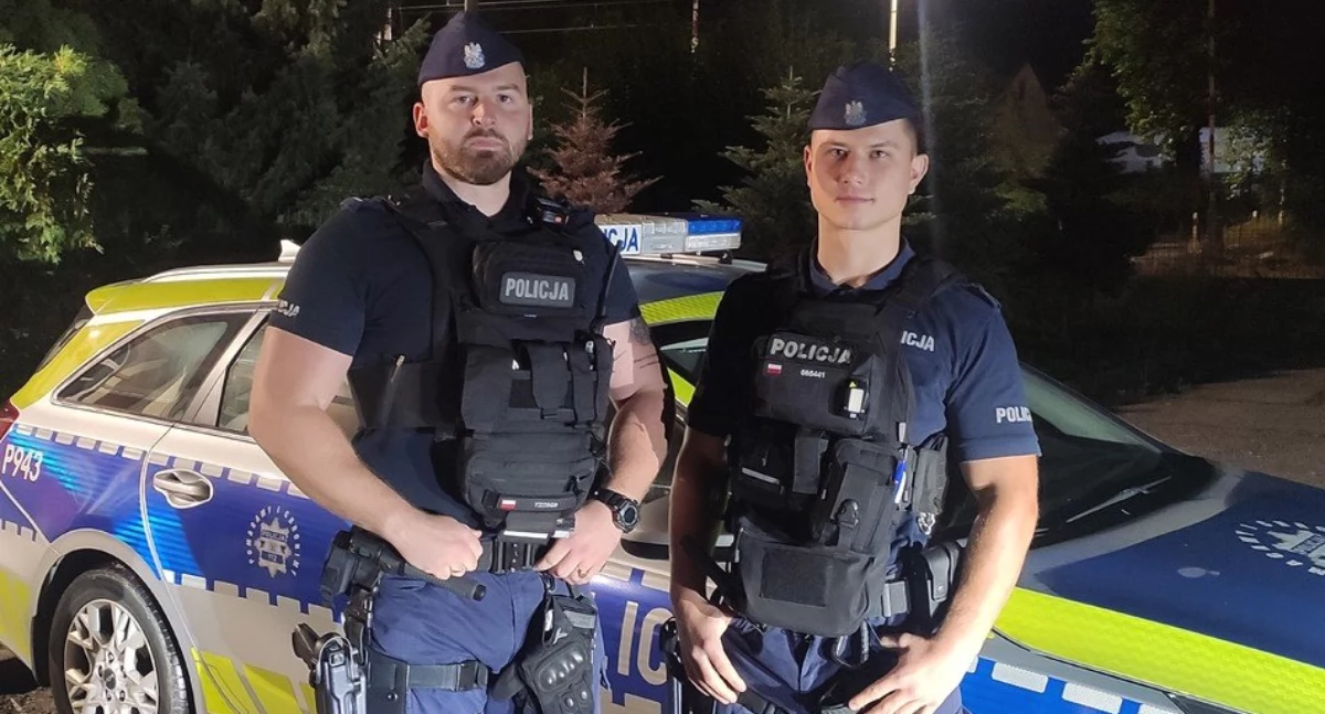 Policjanci uratowali życie mężczyzny stojącego na krawędzi balkonu