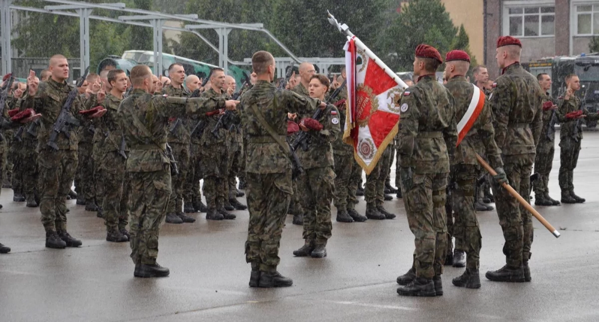 Bielscy Spadochroniarze złożyli przysięgę wojskową. Uroczystość w garnizonie