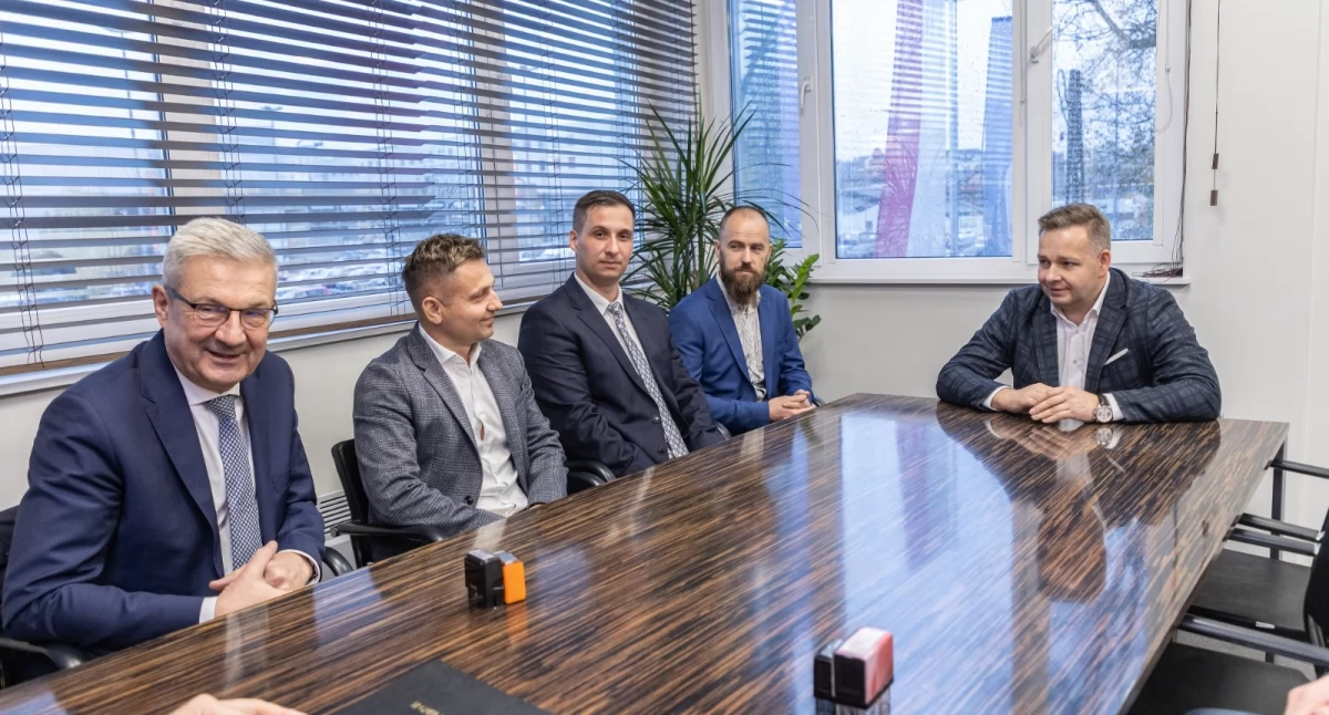 Podpisano umowę na modernizację infrastruktury kolejowej pod budowę węzła przesiadkowego w Bielsku-Białej