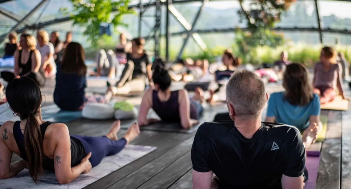 Joga w Cavatina Hall – relaks i odnowa w grudniowy wieczór