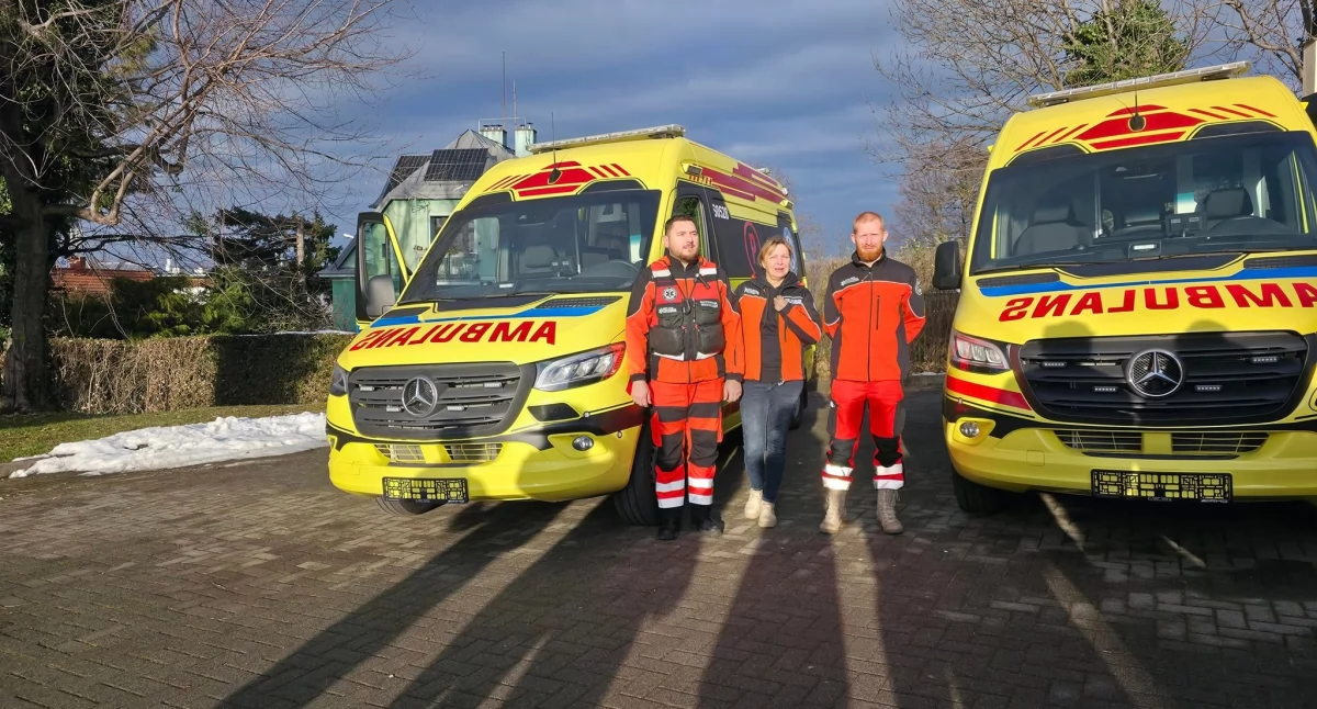 Nowoczesne ambulanse w bielskim pogotowiu – dwa nowe pojazdy dla ratownictwa medycznego