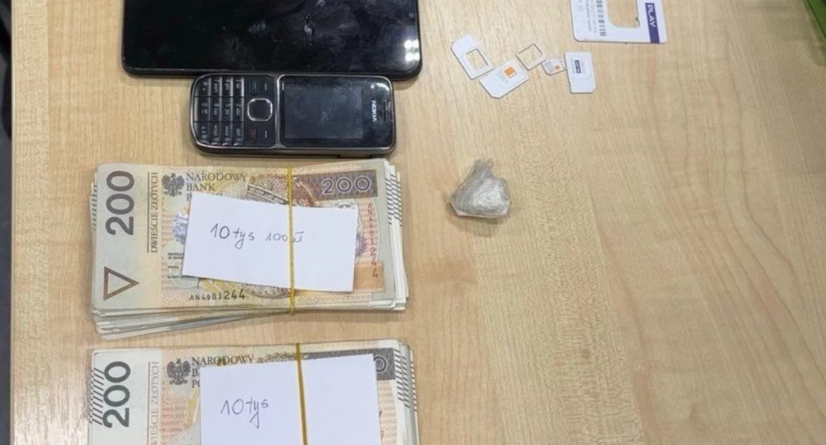 Policjanci z Bielska-Białej zatrzymali oszusta działającego metodą na wnuczka