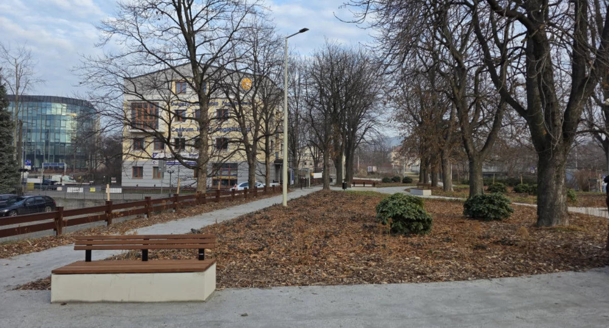 Nowy skwer przy ul. PCK i Sempołowskiej oddany do użytku