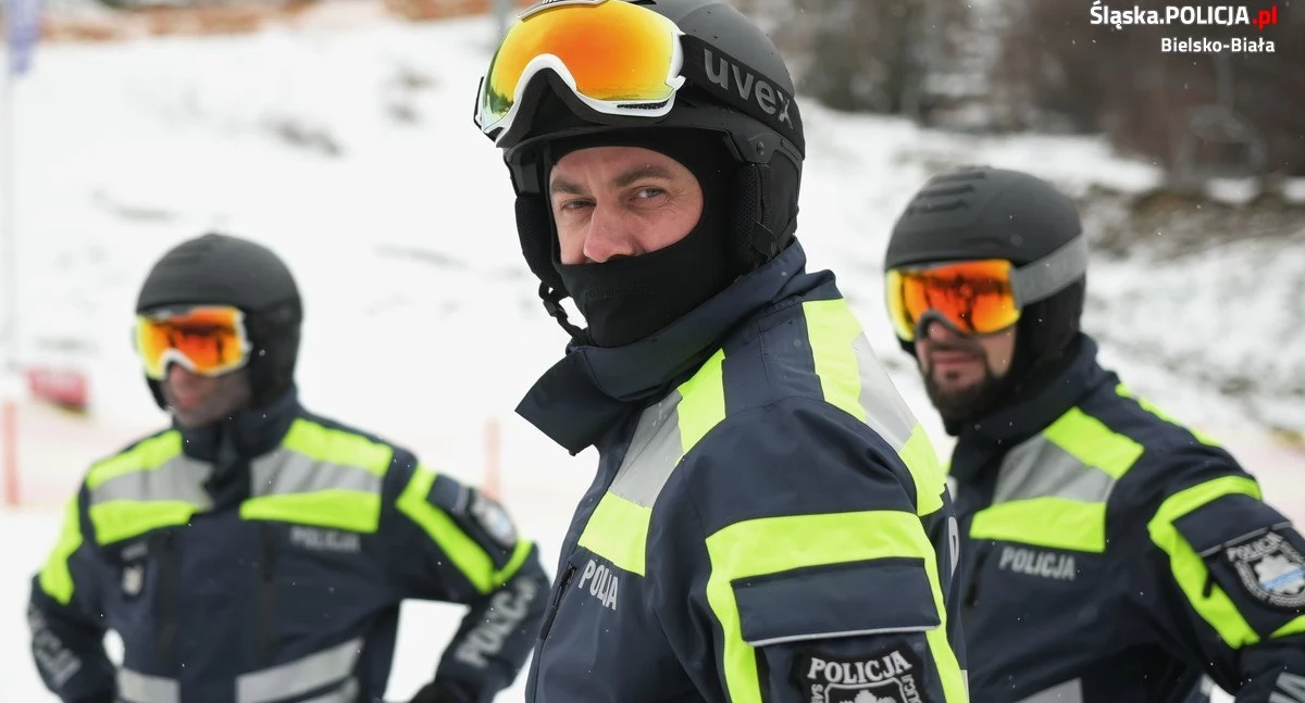 Policjanci czuwają nad bezpieczeństwem na beskidzkich stokach w trakcie zimowego sezonu