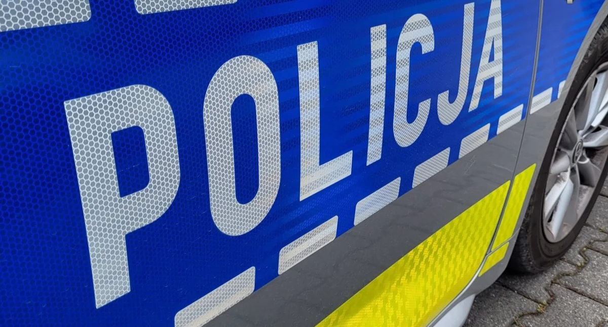 Nietypowa interwencja na ul. 3 Maja. Policjanci zatrzymali mężczyznę idącego środkiem jezdni