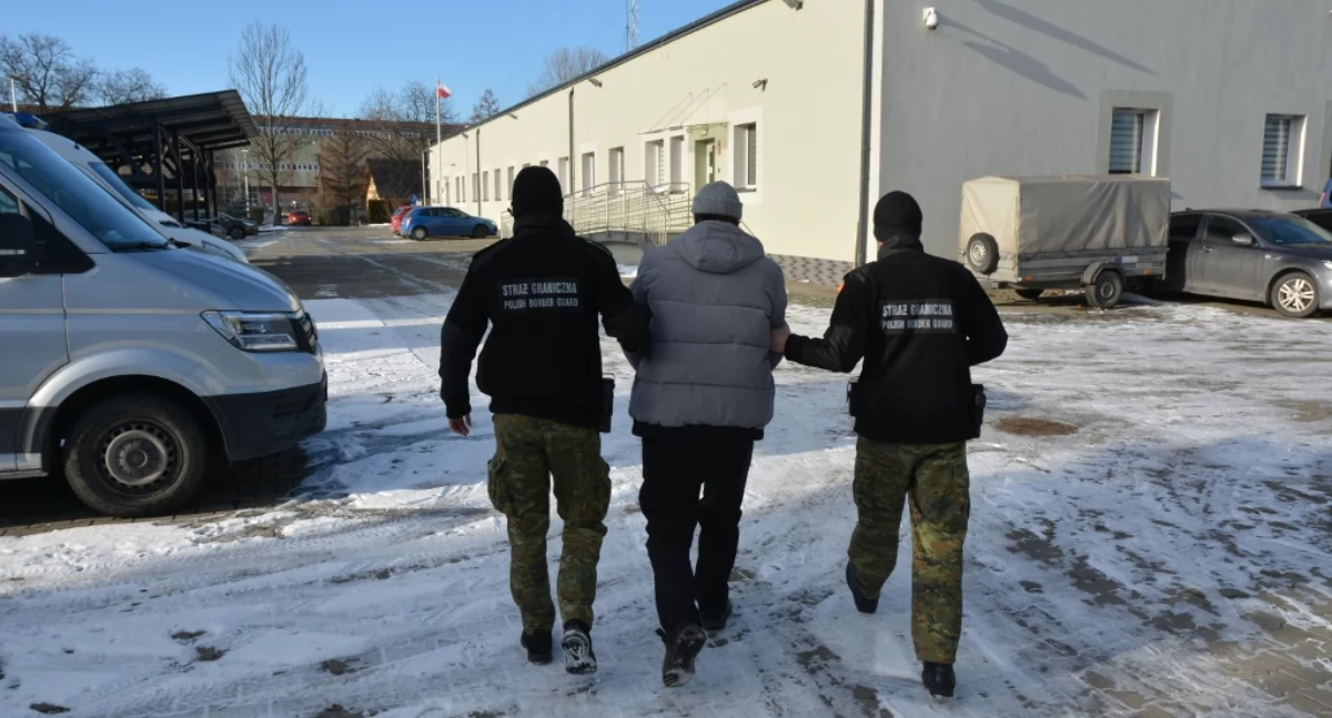 Kolejne decyzje deportacyjne. Funkcjonariusze SG z Bielska‑Białej odstawili dwóch mężczyzn do granicy