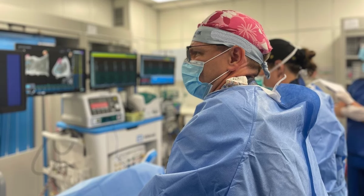 Szpital Wojewódzki inwestuje w bezpieczeństwo personelu. Nowe wyposażenie ochroni medyków przed promieniowaniem i przeciążeniami