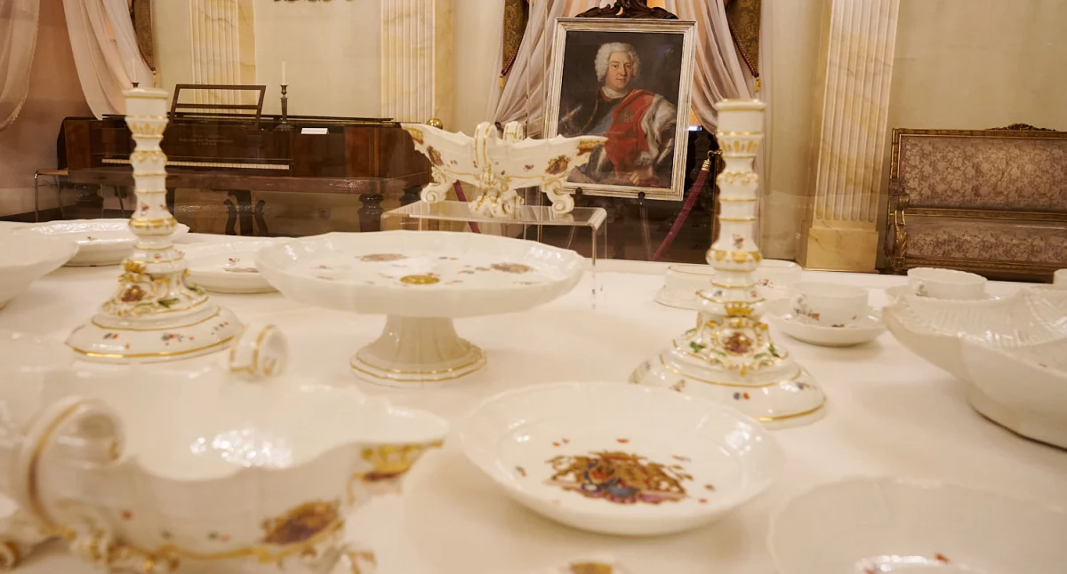Wyjątkowa wystawa w Zamku Sułkowskich. Miśnieńska porcelana Sułkowskiego po raz pierwszy tak blisko