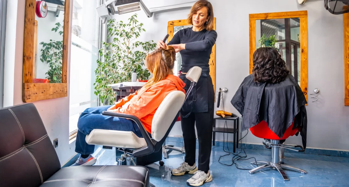 Planujesz otwarcie salonu fryzjerskiego? Sprawdź, od czego zacząć!