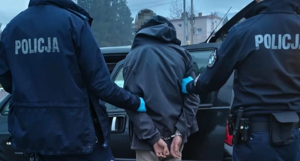 Nietypowa interwencja w Jaworzu. 27‑latek zatrzymany po kradzieży i próbie ucieczki skradzionym autem