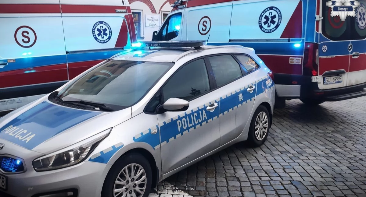 Agresywny 56‑latek zaatakował ratownika medycznego. Usłyszał zarzuty