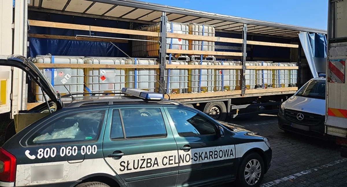 Na S1 w Bielsku‑Białej zatrzymano ciężarówkę z 30 tys. litrów trefnego oleju napędowego