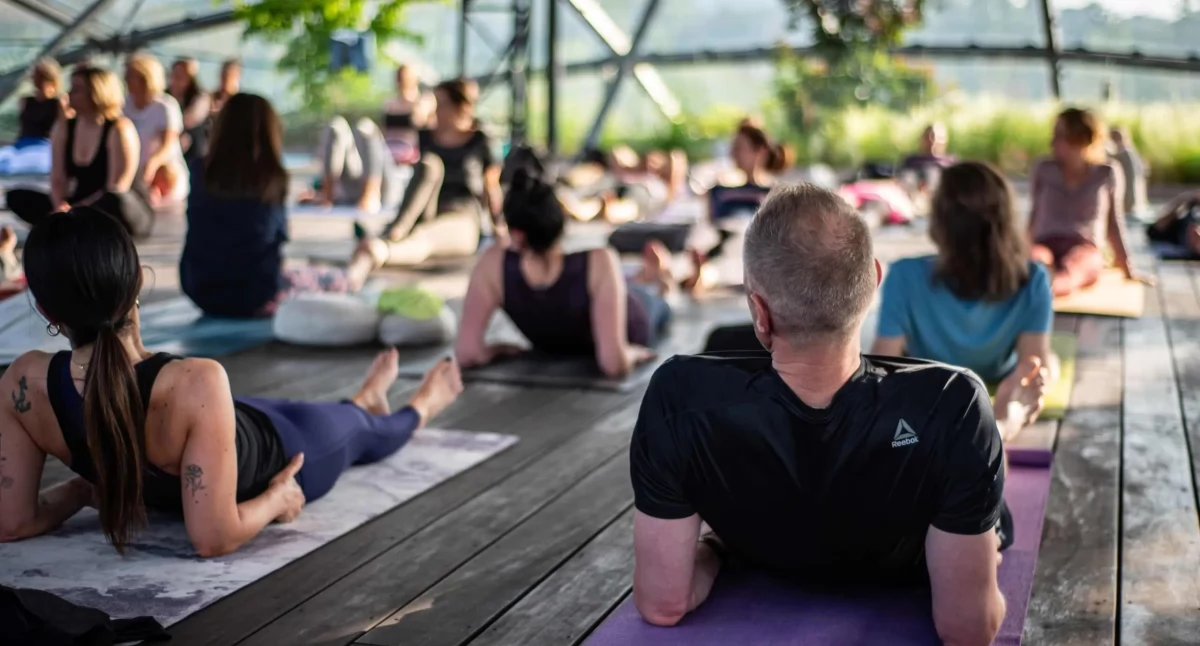 Joga w foyer Cavatina Hall – relaks w niezwykłej przestrzeni
