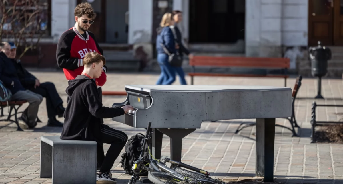 Fortepian na Placu Wojska Polskiego znów działa. Instrument naprawiony po akcie wandalizmu
