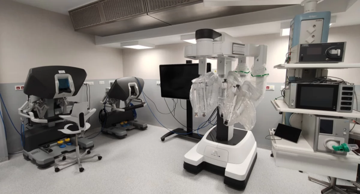 Nowa era chirurgii w Bielsku‑Białej. Szpital Wojewódzki wykonał pierwsze operacje robotem da Vinci Xi
