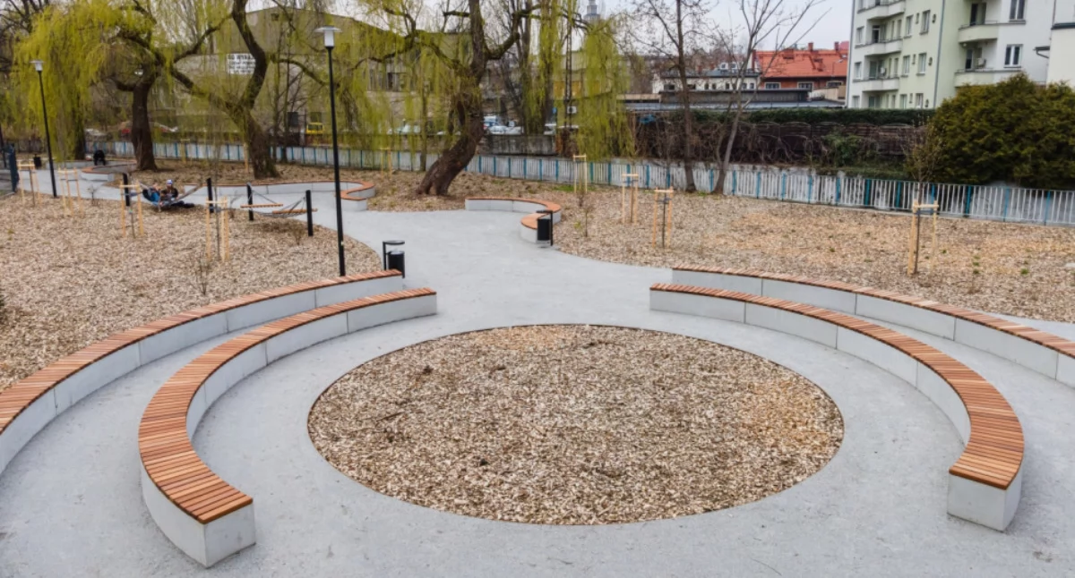 Nowy skwer nad Białą gotowy. Zielona przestrzeń przy Sempołowskiej i Kołłątaja zaprasza mieszkańców