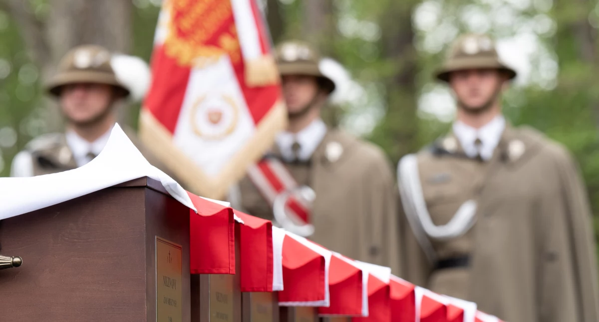 Uroczystości pogrzebowe żołnierzy NSZ z oddziału Bartka zamordowanych w operacji Lawina 