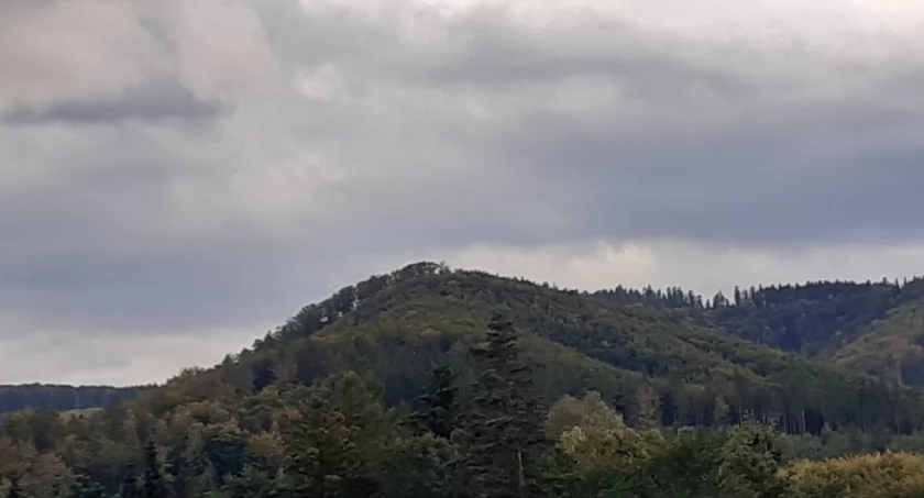 Wycieczka terenowa pt.: Beskidzki spacer archeologiczny. Skąd się wzięły wały na górze Ostry i Palenica w Jaworzu?