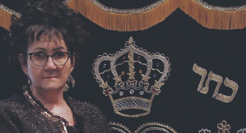 Cmentarne chuligaństwo i bukiet żółtych róż