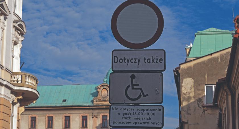 Ulica 11 Listopada nadal niedostępna dla niepełnosprawnych