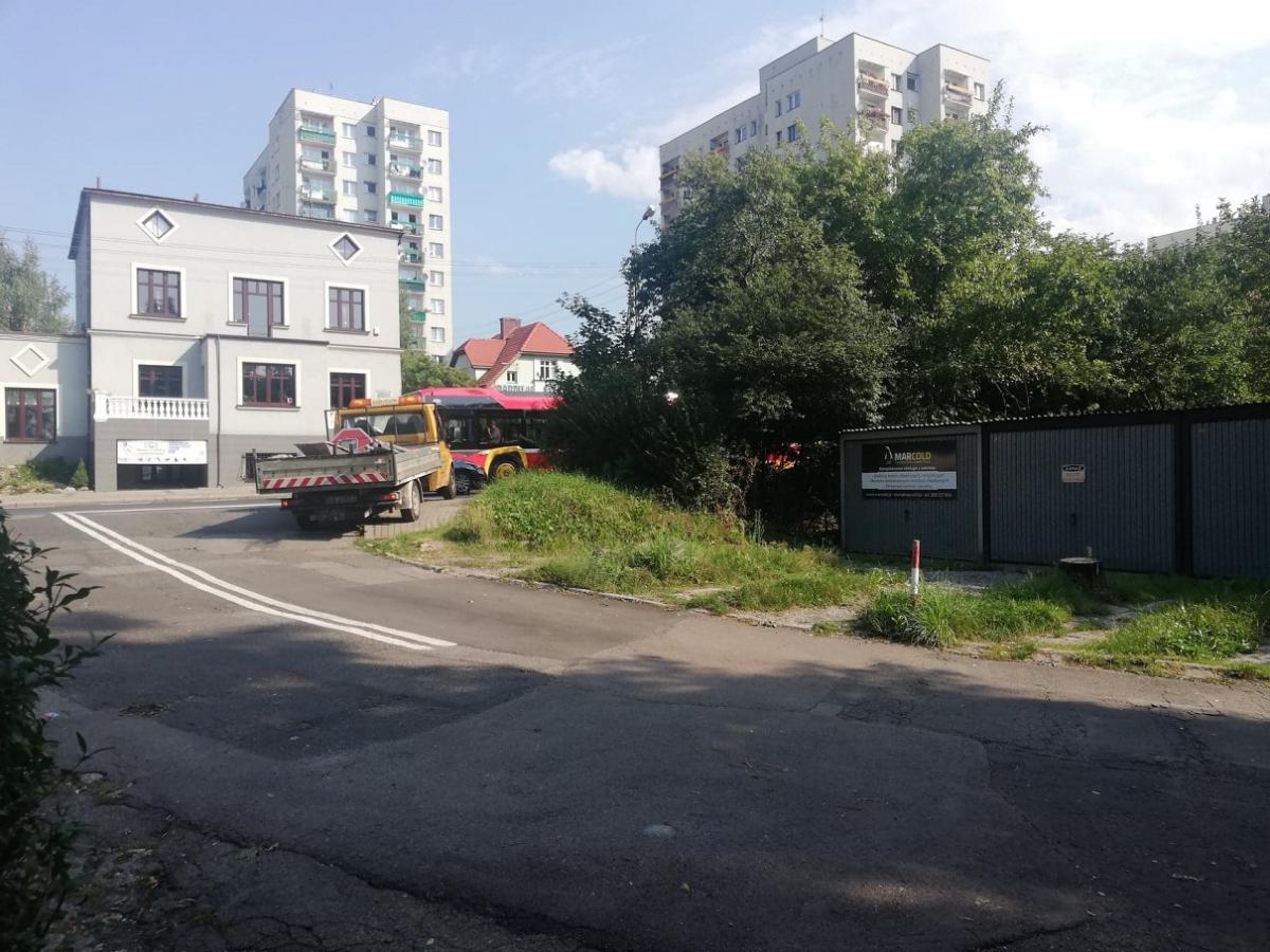 Mieszkańcy bielskiej ulicy Poprzecznej nie chcą 11-piętrowego wieżowca. Ostra dyskusja w Ratuszu