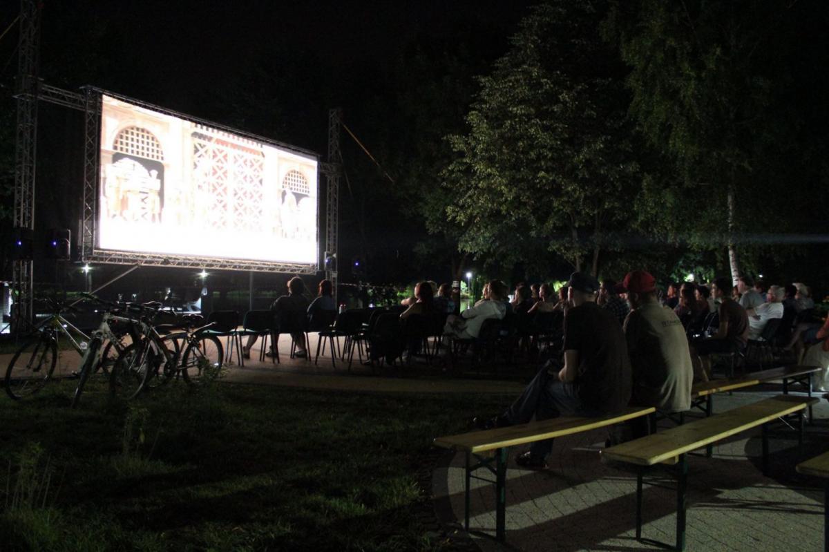 Kino plenerowe na Dębowcu w Bielsku-Białej. Trwa głosowane na film