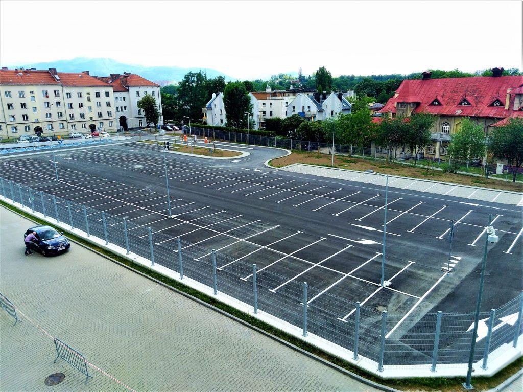 Parking przy ul. Rychlińskiego oddany do użytku. 