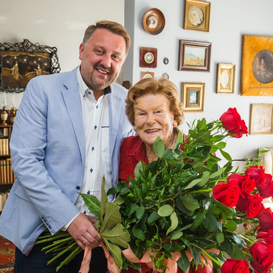 Maria Koterbska obchodziła 95-urodziny. Życzenie złożył Prezydent Bielska-Białej Jarosław Klimaszewski